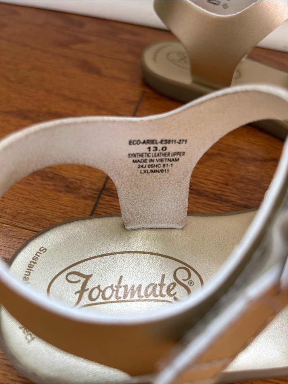 FootMates Girls Gold Scalloped Sandals - Picture 4 of 5